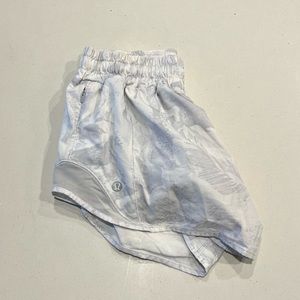 Lululemon Hotty Hot Short Low Rise 2.5”